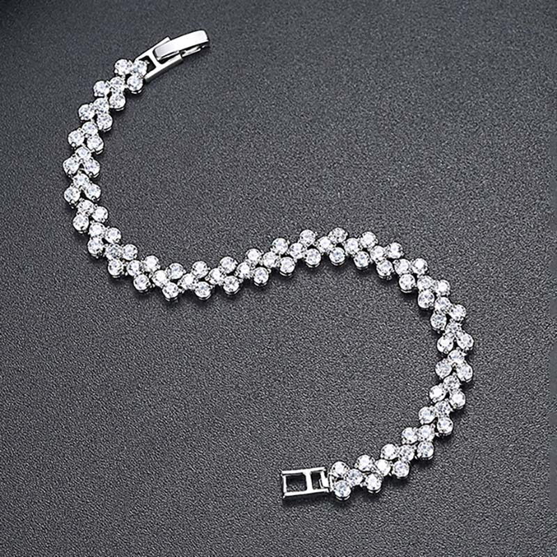 5MM"Moissanite Round Cut Heart Tennis Bracelet in White Gold – Iced Out VVS Diamond-Look Luxury Jewelry for Women"