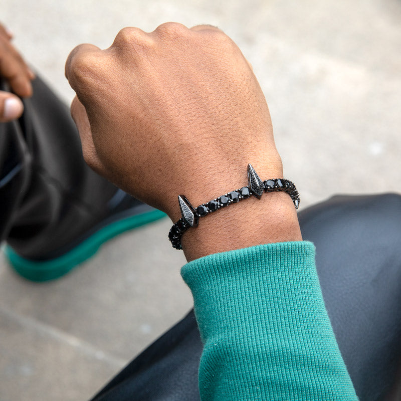 5mm Moissanite Fight Tooth and Claw Tennis Bracelet in Black Gold – Iced Out VVS Diamond-Look Statement Jewelry for Men & Women