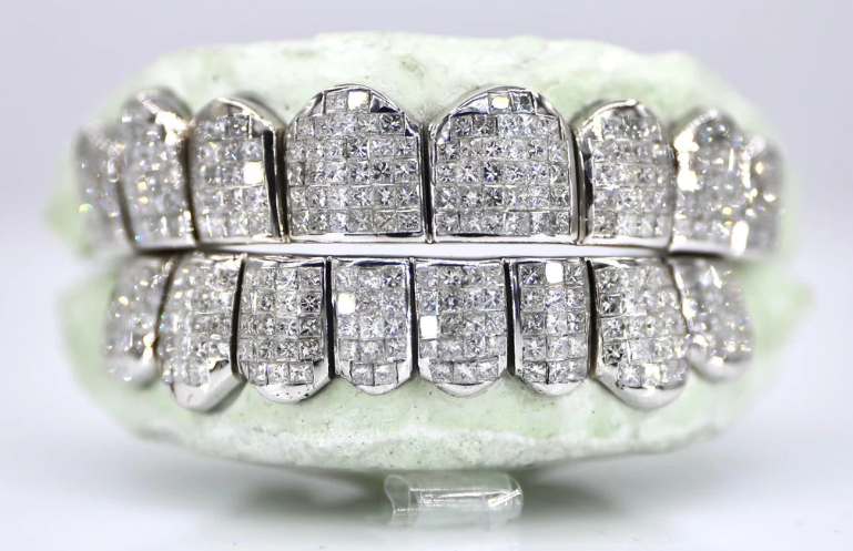VVS Moissanite , Starling Silver ,White Gold plated,8 Top and Bottom Grillz by diamond grillz VVS Grillz