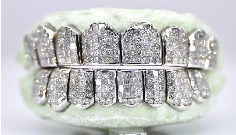VVS Moissanite , Starling Silver ,White Gold plated,8 Top and Bottom Grillz by diamond grillz VVS Grillz
