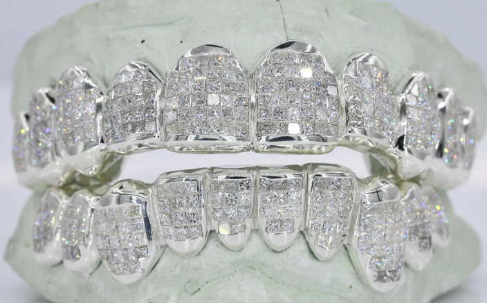 VVS Moissanite , Starling Silver ,White Gold plated,8 Top and Bottom Grillz by diamond grillz VVS Grillz