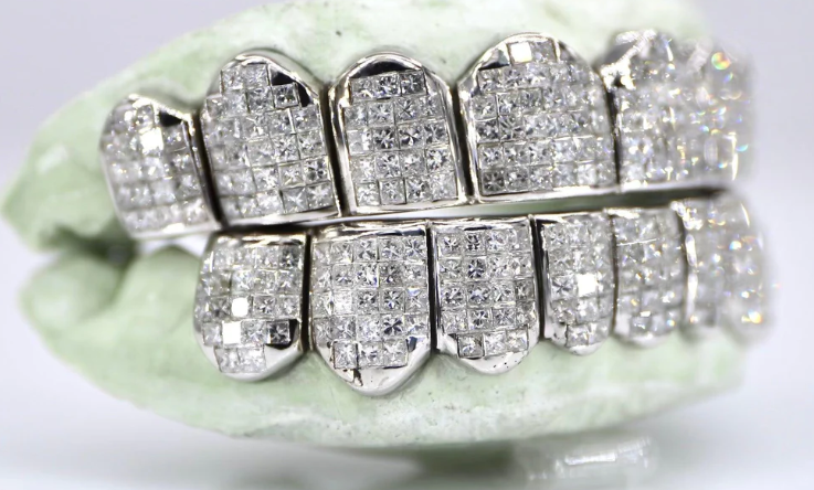 VVS Moissanite , Starling Silver ,White Gold plated,8 Top and Bottom Grillz by diamond grillz VVS Grillz
