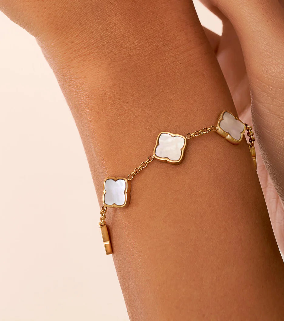 5mm Moissanite Multi-Pearl Clover Bracelet in Gold – VVS Diamond-Look Elegant Charm Jewelry for Women in Yellow, Rose & White Gold