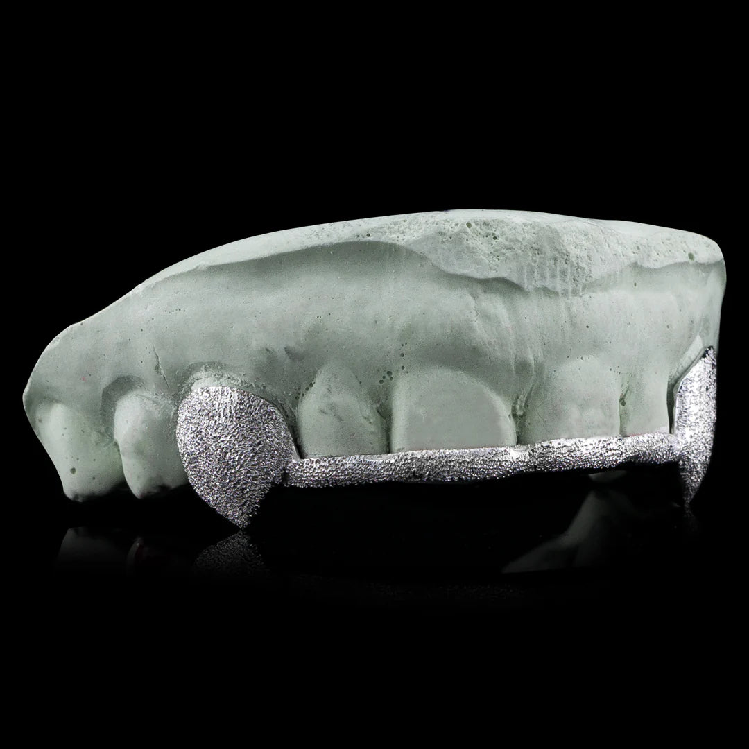 "Solid Gold 6-Teeth Moissanite Grillz Bar with Connecting Bridge for Women – Iced Out Custom Diamond-Look Teeth Jewelry"