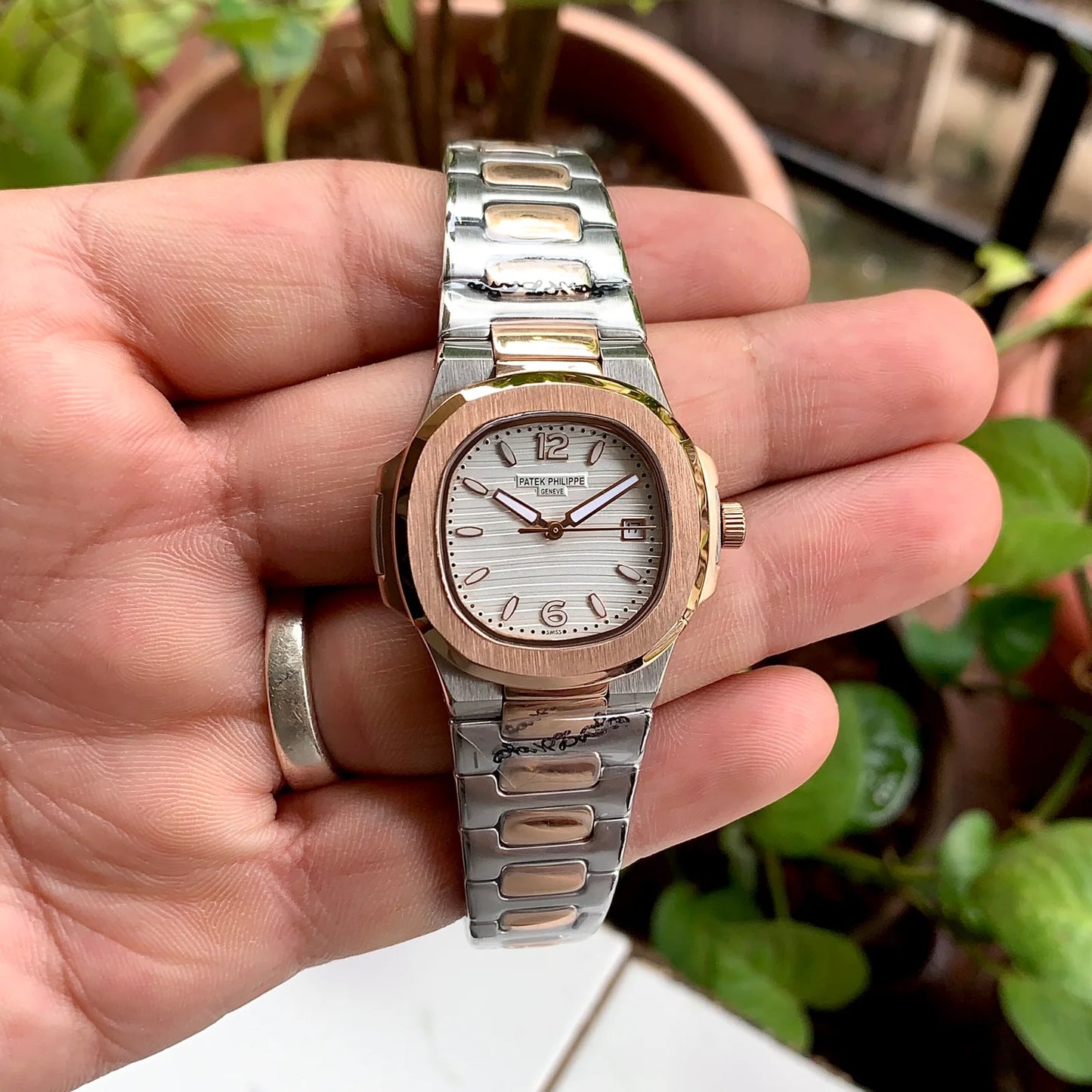 "Pate Philippe Nautilus 34mm White Dial Women’s Watch – Swiss ETA Quartz Movement | 1:1 Super Clone Luxury Replica"