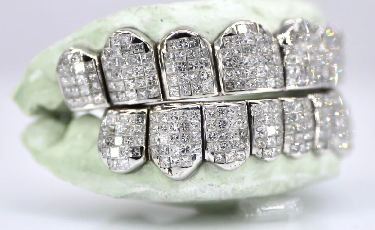 VVS Moissanite , Starling Silver ,White Gold plated,8 Top and Bottom Grillz by diamond grillz VVS Grillz