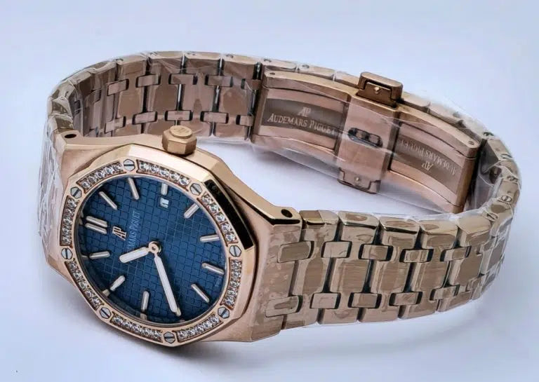 "Aude Piguet Royal Oak 34mm Diamond Bezel Blue Dial Rose Gold Women’s Watch – Swiss ETA Quartz Movement | 1:1 Super Clone Luxury Replica"