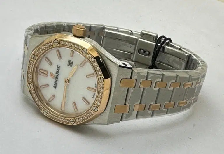 "Aude Piguet Royal Oak 34mm Diamond Bezel White Mother of Pearl Dial Dual-Tone Ladies Watch – Swiss ETA Quartz Movement | 1:1 Super Clone Luxury Replica"